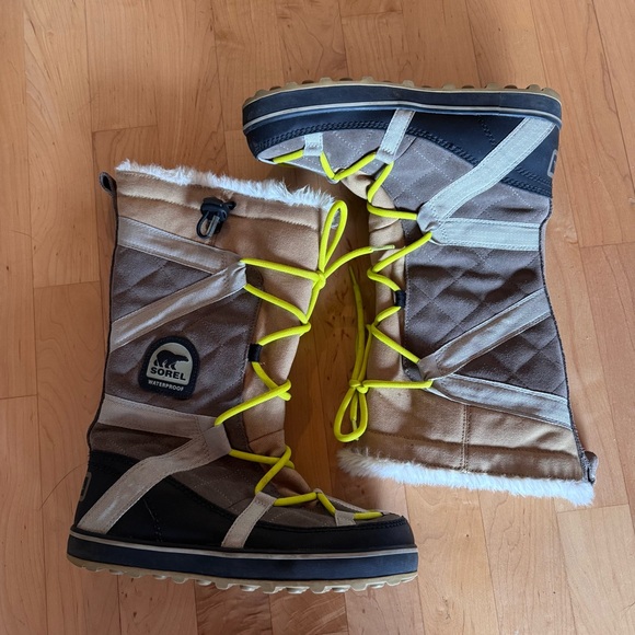 Like new- Sorel Glacy Tall Explorer Boot - Picture 2 of 8